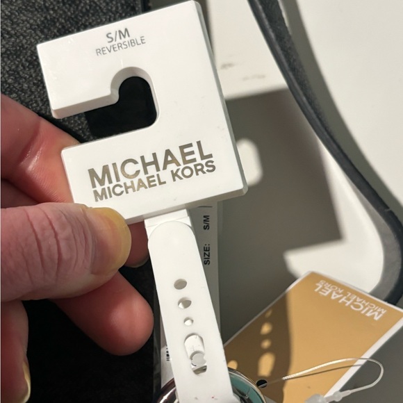 MICHAEL KORS REVERSIBLE BLACK / SIGNATURE LOGO BLACK LEATHER BELT BAG SIZE S/M - Picture 8 of 8